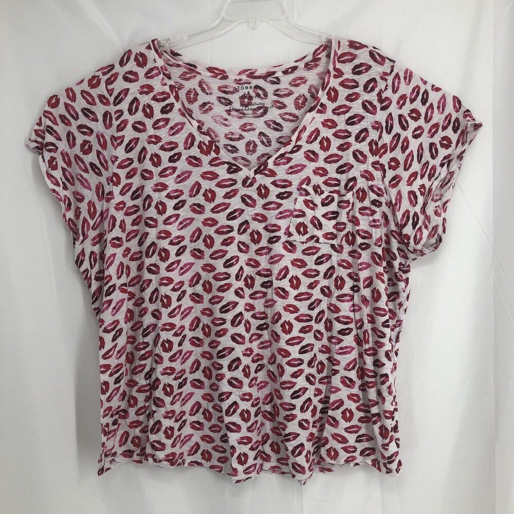 Torrid Classic Fit Lips Print Short Sleeve V Neck Tee T Shirt White Women's 6